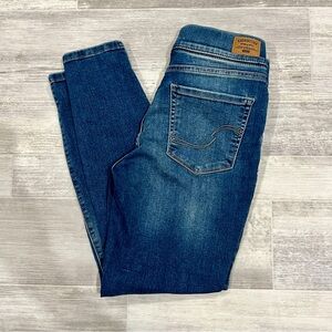 Signature Levi Strauss Gold Jeans‎ Womens 27x28 Pull-On Skinny Totally Shaping